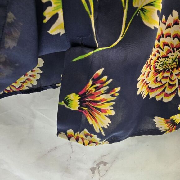 CAbi Shirt Womens Small Blouse Navy Blue Daisy Floral Button Up 3250 - Picture 9 of 14